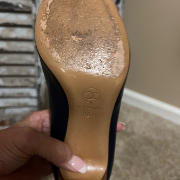 Chanel navy stacked heel pointed toe pumps. Logo on toe. 38.5 - Picture 6 of 14